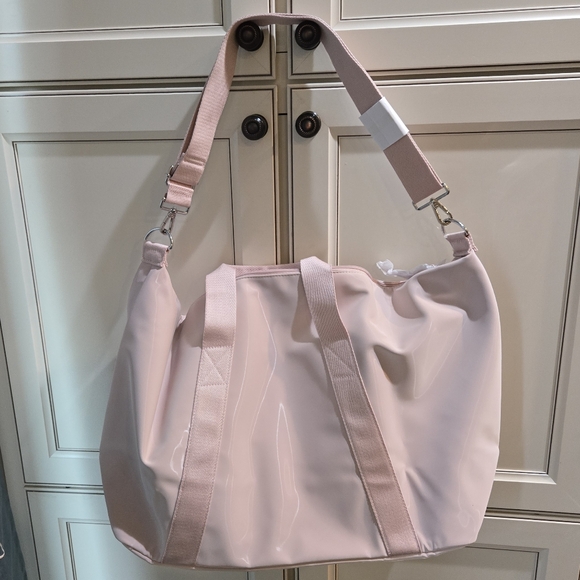 NWT Victoria's Secret Light Pink Metallic Duffle Bag - Picture 9 of 11